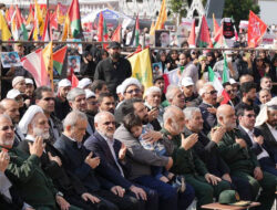 Iran Gelar Upacara Pemakaman Komandan Senior IRGC yang Tewas Dalam Serangan Israel