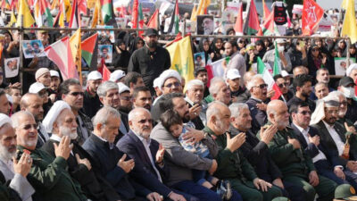 Iran Gelar Upacara Pemakaman Komandan Senior IRGC yang Tewas Dalam Serangan Israel