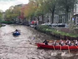 Balap Perahu Kanal Tahunan Digelar di Amsterdam, Belanda