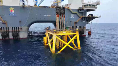 Anjungan Minyak Lepas Pantai Baru Sukses Dipasang di Laut China Selatan