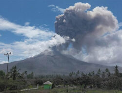 Gunung Lewotobi Laki-Laki Kembali Meletus, Pemerintah Keluarkan Peringatan Penerbangan Level Tertinggi