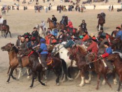 Album Asia: Menengok Keseruan Buzkashi, Ajang “Berebut Kambing” oleh Para Penunggang Kuda Afghanistan