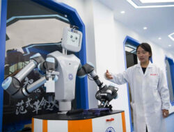 China Luncurkan Robot “Ahli Kimia” yang Siap Memacu Transformasi Laboratorium Sains
