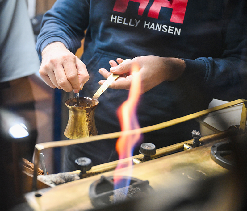 Potret Timur Tengah: Mengeksplorasi Budaya Kopi Turki