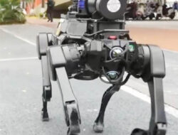 Menengok Aksi Robot Anjing Polisi saat Bantu Patroli Jalan di China Barat Daya