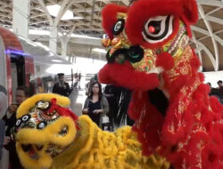 Sambut Imlek, Kereta Cepat Whoosh Gelar Pertunjukan Budaya