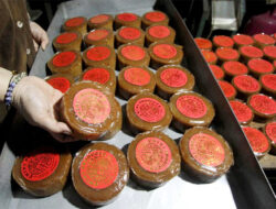 Mengintip Pembuatan Kue Keranjang Jelang Tahun Baru Imlek di Solo