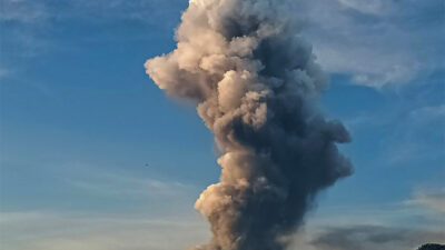 Gunung Dukono di Maluku Utara Meletus, Picu Peringatan Penerbangan dan Imbauan Keselamatan