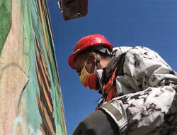Seniman Berdarah Indonesia Berkolaborasi dengan Mitra China Ciptakan Mural di Wuhan