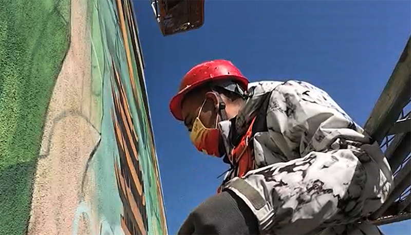 Seniman Berdarah Indonesia Berkolaborasi dengan Mitra China Ciptakan Mural di Wuhan
