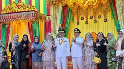 Kembali dari Retreat, Ansar dan Nyanyang Terima Tradisi Melayu Tepuk Tepung Tawar