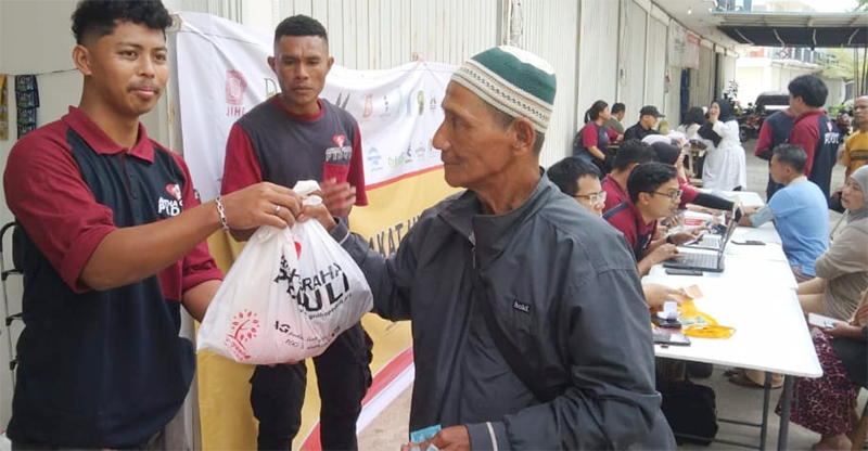 PT MEG Pasar Murah Diskon 70 Persen kepada Warga Relokasi di Perumahan Sementara