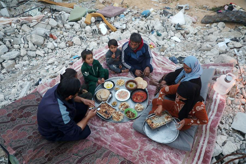 Menengok Suasana Buka Puasa Bersama di Gaza yang Dilanda Perang