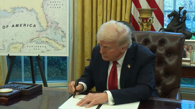 Trump Umumkan akan Berlakukan Tarif Otomotif 25 Persen pada 2 April 2025