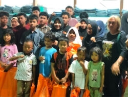 Srikandi Pemuda Pancasila Kota Batam Bahagiakan Anak Yatim dan Duafa Belanja Baju Lebaran