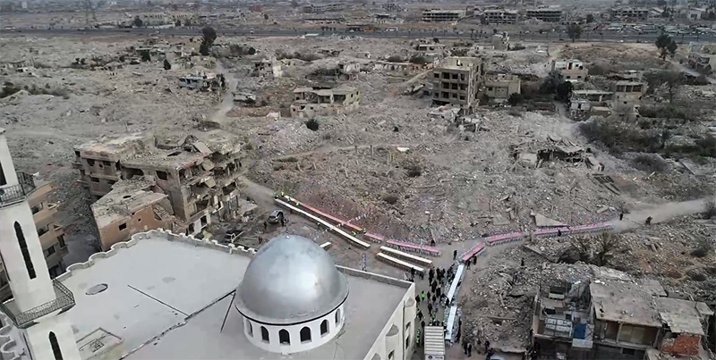 Warga Suriah Korban Perang Buka Puasa Bersama di Tengah Reruntuhan di Damaskus