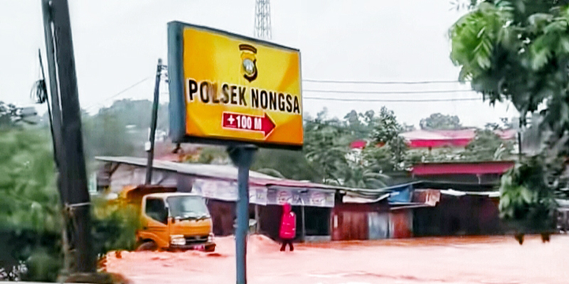 Banjir Lumpuhkan Akses ke Pelabuhan Punggur Batam, Kendaraan Terjebak di Jalan