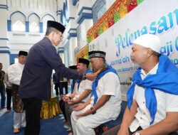 Amsakar Lepas Calon Haji Kota Batam, Pemko Hibahkan Biaya Transportasi Masing-masing Rp1 Juta