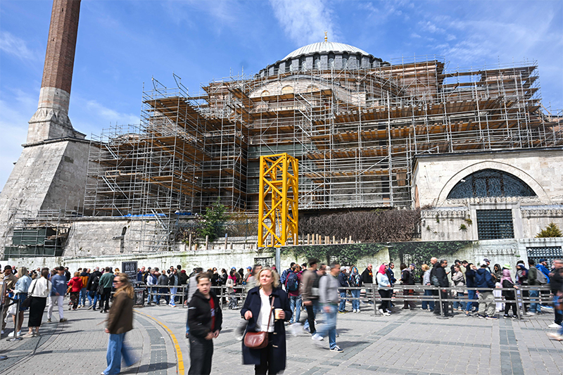 Turki Renovasi Kubah Situs Bersejarah Hagia Sophia