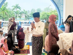 Salat Idul Fitri Berlangsung Khidmat, Amsakar Terima Warga pada Open House
