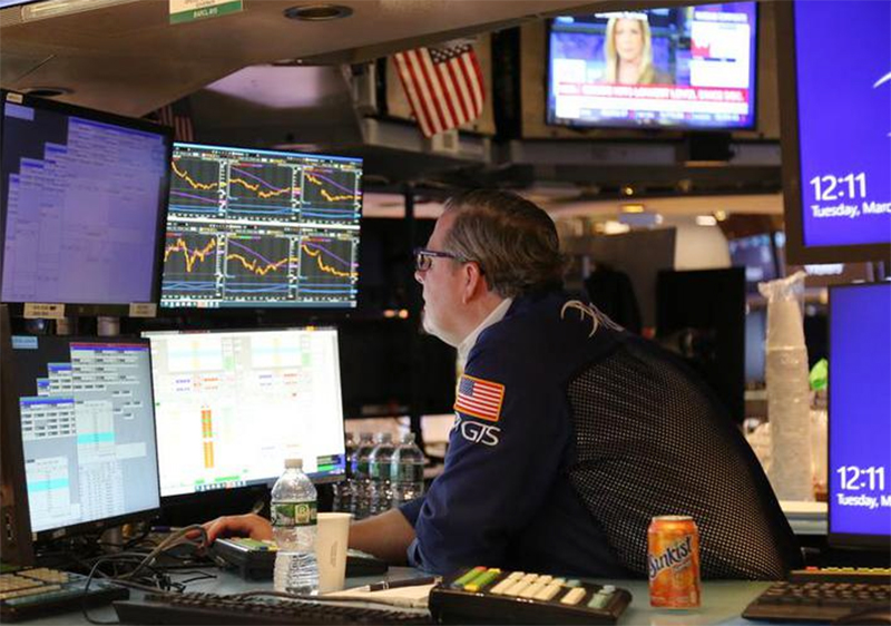 Tarif Timbal Balik Trump Picu Aksi Jual Global di Tengah Kekhawatiran Resesi