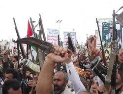 Ribuan Orang Berunjuk Rasa di Sanaa, Protes Serangan Udara AS di Yaman dan Perang Gaza