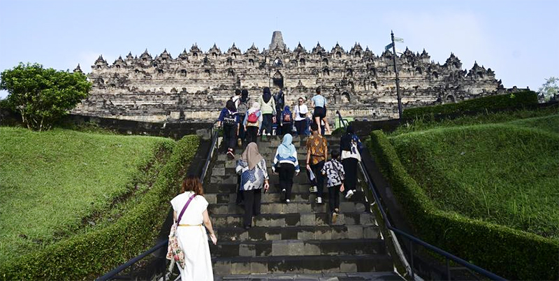 Menikmati Pesona Candi Borobudur Menjelang Hari Raya Waisak