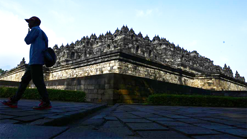 Menikmati Pesona Candi Borobudur Menjelang Hari Raya Waisak