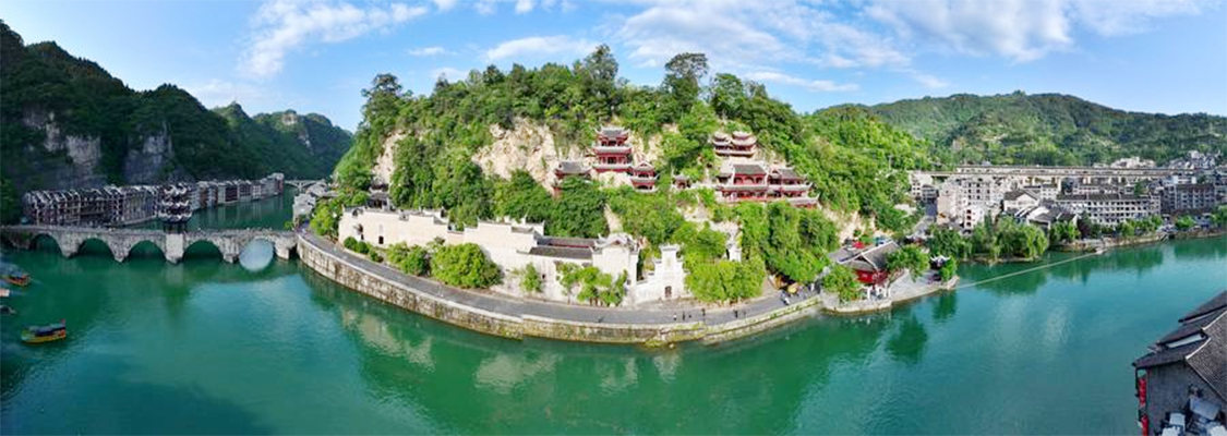 Menyusuri Kompleks Gua Kuno di Sisi Tebing di Guizhou, China Barat Daya
