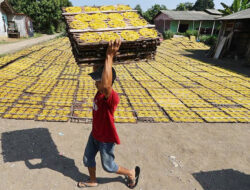 Menengok Pembuatan Kerupuk Tradisional di Bogor