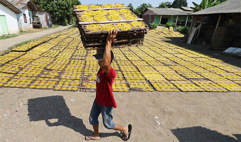 Menengok Pembuatan Kerupuk Tradisional di Bogor
