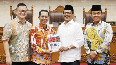 Amsakar Sampaikan Ranperda RPJMD ke DPRD, Selaras dengan Renstra BP Batam