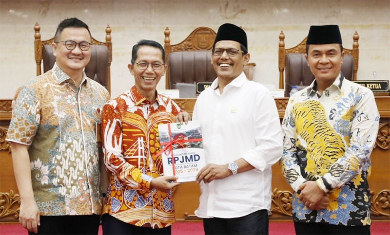 Amsakar Sampaikan Ranperda RPJMD ke DPRD, Selaras dengan Renstra BP Batam