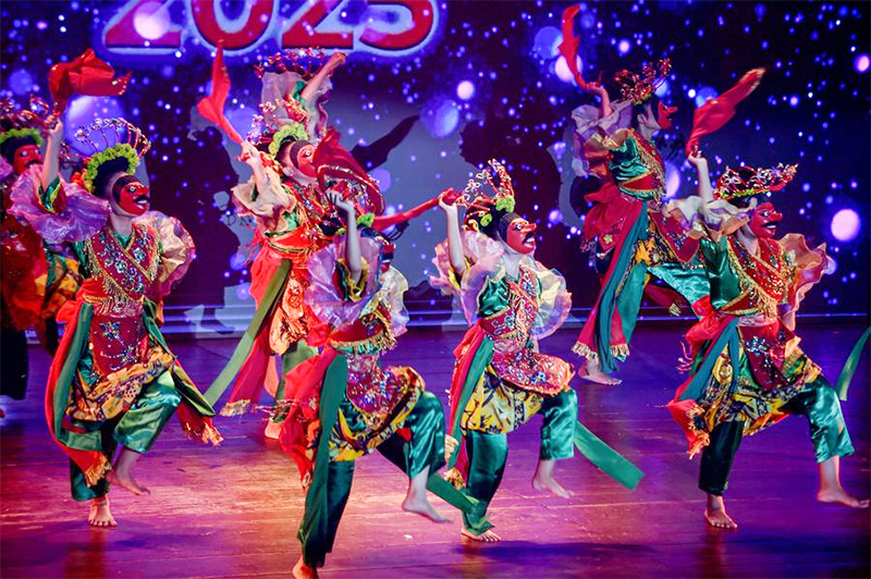 Ribuan Penari Meriahkan Acara Indonesia World Dance Festival 2025