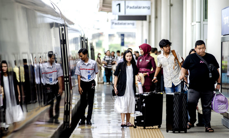 Kereta Cepat Whoosh Angkut 1,3 Juta Penumpang Lansia sejak Beroperasi