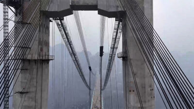 Mengintip Progres Pembangunan Jembatan Tertinggi di Dunia di Guizhou, China