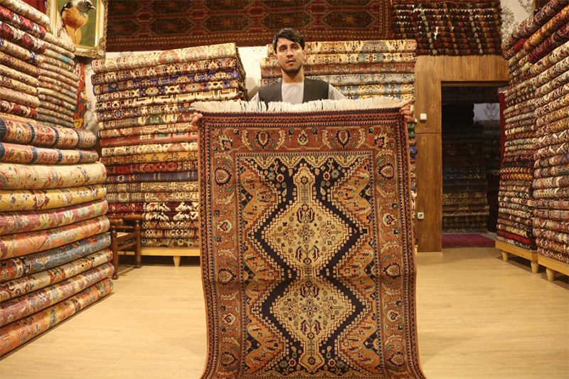 Menilik Keindahan Karpet Buatan Tangan di Afghanistan