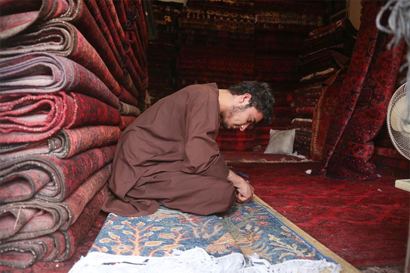 Menilik Keindahan Karpet Buatan Tangan di Afghanistan