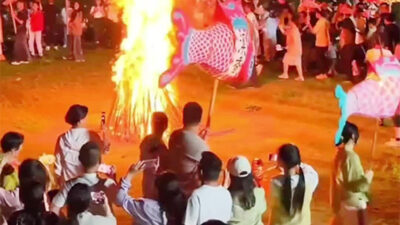 Mengintip Kemeriahan Parade Lampion Ikan di Sebuah Desa Kuno di China