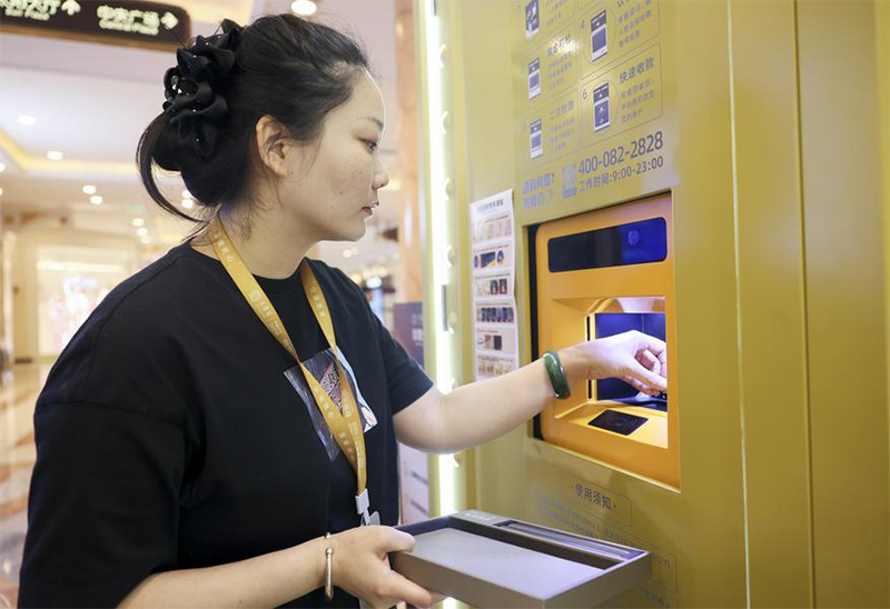 Melihat Debut Toko Emas Pintar di Shanghai, China