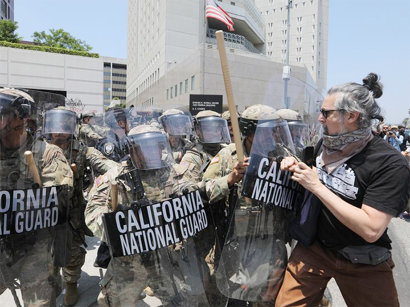 California Gugat Trump atas Pengerahan Garda Nasional yang "Melanggar Hukum"
