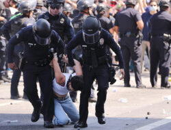 Suasana Unjuk Rasa di Los Angeles, AS, Dalam Deretan Foto Xinhua