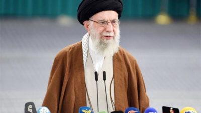 Khamenei Sebut Iran Tak Akan Menyerah