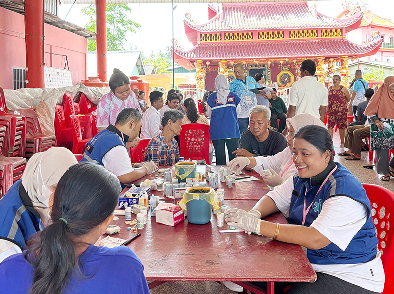 Layanan Kemanusiaan Tanpa Batas: Rumah Sakit Regency dan Mahkota Medical Centre Bersama Yayasan Tionghoa Gelar Baksos Kesehatan di Pulau Buru