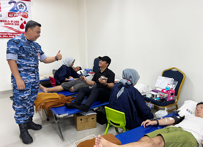 TNI AU Tunjukkan Kepedulian: Lanud Hang Nadim Donor Darah Bareng Masyarakat
