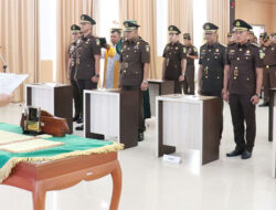 Tegakkan Integritas, Emban Amanah dengan Hati: Kajati Kepri Lantik 10 Pejabat Baru