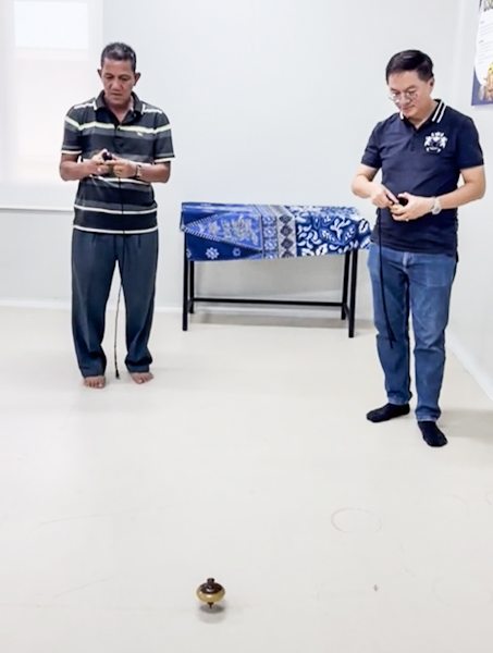 Ruang Nuansa Melayu Main Gasing