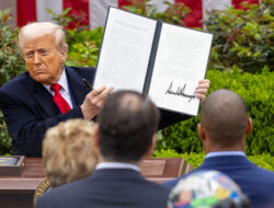 Tarif Trump Sebagian Besar Dibebankan kepada Wajib Pajak AS