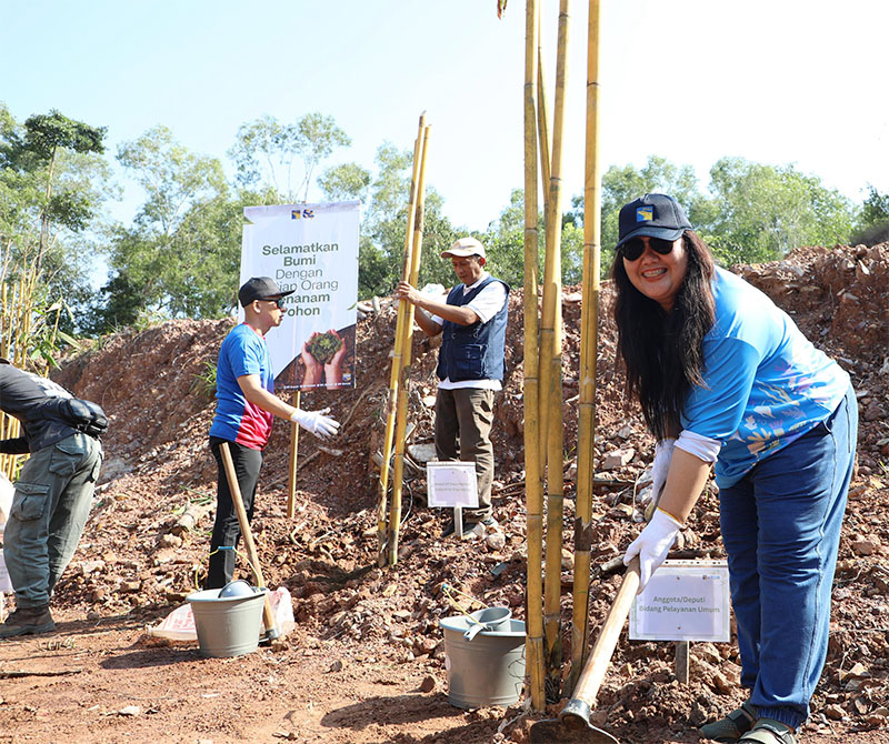 Lestarikan Lingkungan, BP Batam dan PT TDK Tanam 200 Pohon Bambu