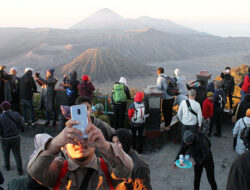 Wisatawan China Kian Ramai, Pemandu Wisata di Kawah Ijen Serius Pelajari Bahasa Mandarin